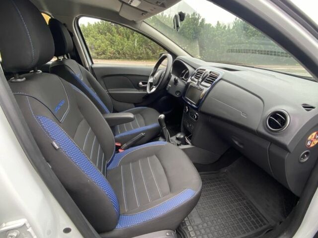 Белый Рено Сандеро, объемом двигателя 1.5 л и пробегом 58 тыс. км за 13300 $, фото 7 на Automoto.ua