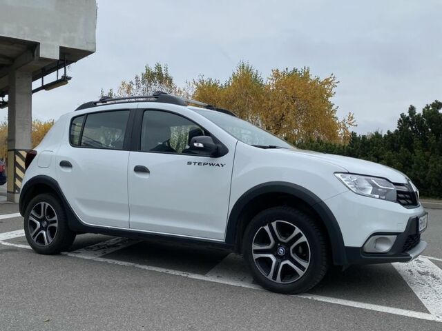 Белый Рено Сандеро, объемом двигателя 1.5 л и пробегом 58 тыс. км за 13300 $, фото 1 на Automoto.ua
