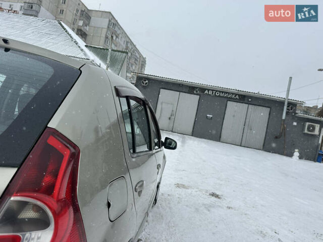 Бежевий Рено Сандеро, об'ємом двигуна 1.6 л та пробігом 250 тис. км за 3300 $, фото 17 на Automoto.ua