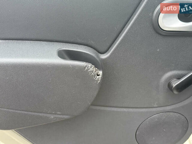 Бежевый Рено Сандеро, объемом двигателя 1.6 л и пробегом 140 тыс. км за 6700 $, фото 38 на Automoto.ua