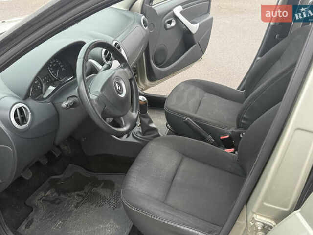 Бежевый Рено Сандеро, объемом двигателя 1.6 л и пробегом 140 тыс. км за 6700 $, фото 31 на Automoto.ua