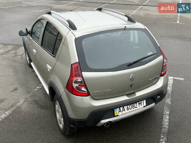 Бежевый Рено Сандеро, объемом двигателя 1.6 л и пробегом 140 тыс. км за 6700 $, фото 1 на Automoto.ua
