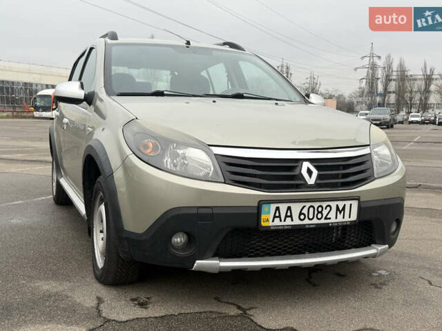 Бежевый Рено Сандеро, объемом двигателя 1.6 л и пробегом 140 тыс. км за 6700 $, фото 11 на Automoto.ua