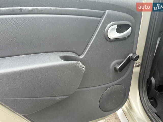 Бежевый Рено Сандеро, объемом двигателя 1.6 л и пробегом 140 тыс. км за 6700 $, фото 37 на Automoto.ua