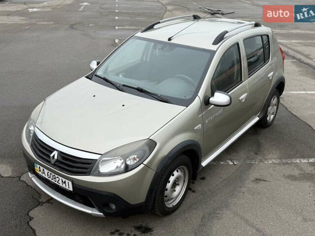 Бежевый Рено Сандеро, объемом двигателя 1.6 л и пробегом 140 тыс. км за 6700 $, фото 2 на Automoto.ua