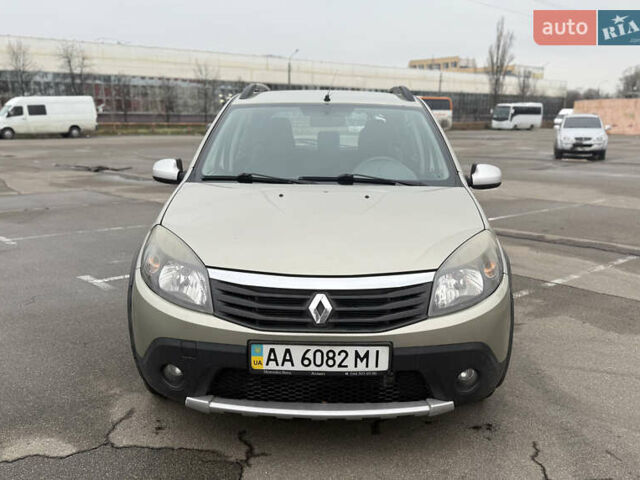 Бежевый Рено Сандеро, объемом двигателя 1.6 л и пробегом 140 тыс. км за 6700 $, фото 3 на Automoto.ua