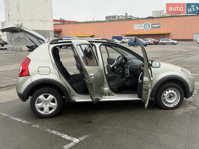 Бежевый Рено Сандеро, объемом двигателя 1.6 л и пробегом 140 тыс. км за 6700 $, фото 19 на Automoto.ua