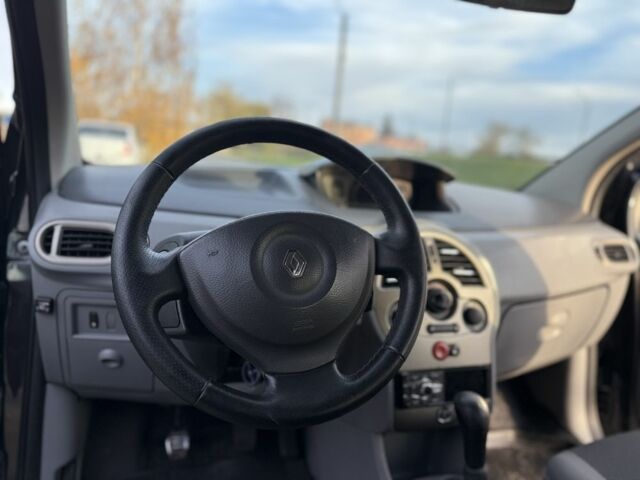 Черный Рено Сандеро, объемом двигателя 1.1 л и пробегом 120 тыс. км за 3900 $, фото 7 на Automoto.ua