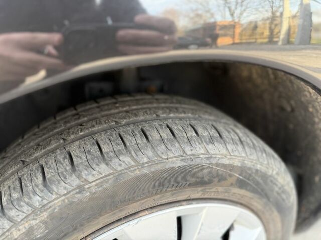 Черный Рено Сандеро, объемом двигателя 1.1 л и пробегом 120 тыс. км за 3900 $, фото 17 на Automoto.ua