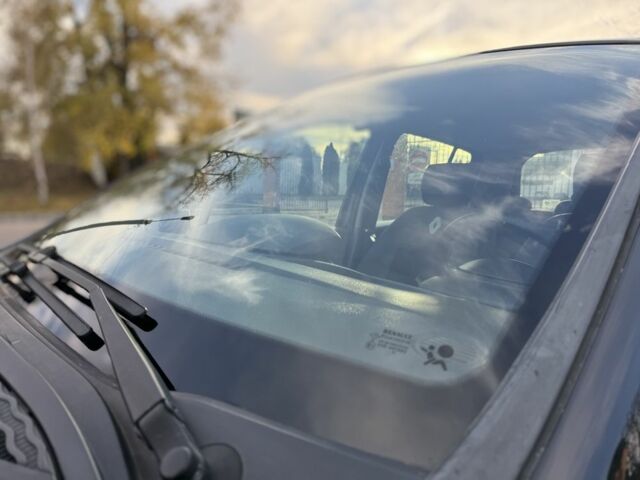 Черный Рено Сандеро, объемом двигателя 1.1 л и пробегом 120 тыс. км за 3900 $, фото 6 на Automoto.ua