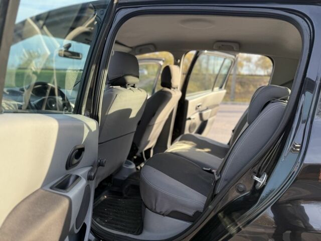 Черный Рено Сандеро, объемом двигателя 1.1 л и пробегом 120 тыс. км за 3900 $, фото 10 на Automoto.ua