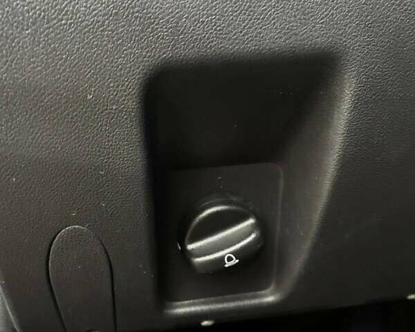 Черный Рено Сандеро, объемом двигателя 1.4 л и пробегом 355 тыс. км за 3200 $, фото 9 на Automoto.ua