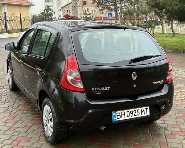 Черный Рено Сандеро, объемом двигателя 1.4 л и пробегом 355 тыс. км за 3200 $, фото 4 на Automoto.ua