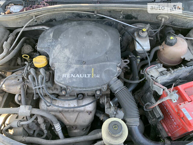 Черный Рено Сандеро, объемом двигателя 1.39 л и пробегом 349 тыс. км за 4800 $, фото 3 на Automoto.ua