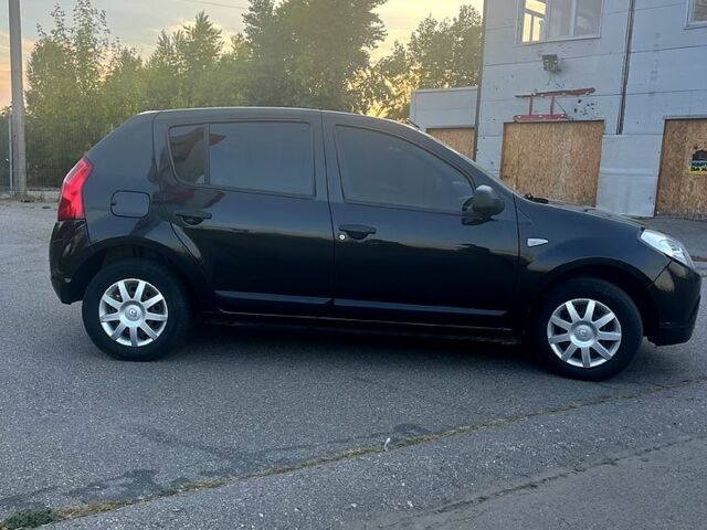 Черный Рено Сандеро, объемом двигателя 1.6 л и пробегом 200 тыс. км за 6200 $, фото 2 на Automoto.ua