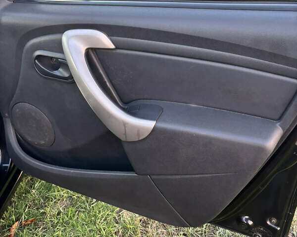 Черный Рено Сандеро, объемом двигателя 1.39 л и пробегом 189 тыс. км за 3999 $, фото 9 на Automoto.ua