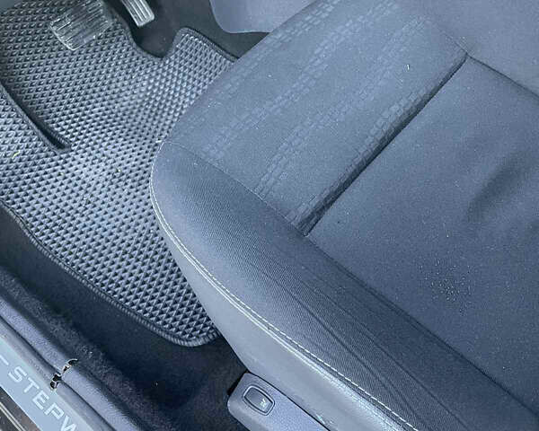 Черный Рено Сандеро, объемом двигателя 1.6 л и пробегом 98 тыс. км за 6600 $, фото 3 на Automoto.ua