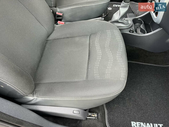 Чорний Рено Сандеро, об'ємом двигуна 1.6 л та пробігом 81 тис. км за 8700 $, фото 77 на Automoto.ua