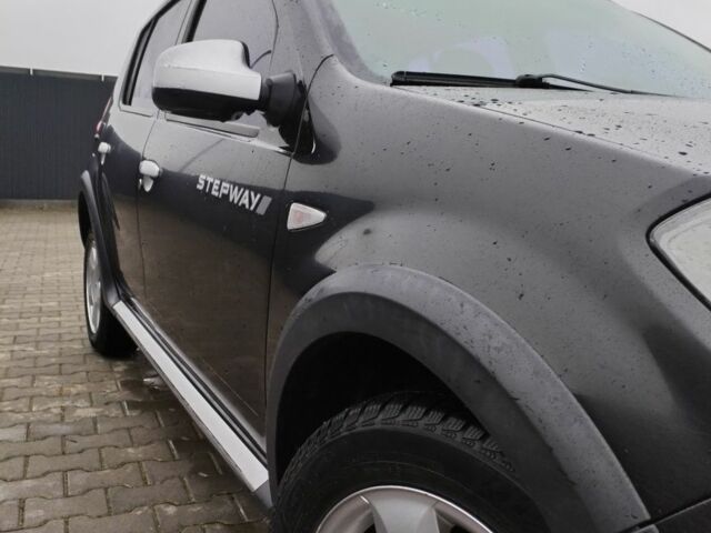 Черный Рено Сандеро, объемом двигателя 0 л и пробегом 60 тыс. км за 7299 $, фото 4 на Automoto.ua