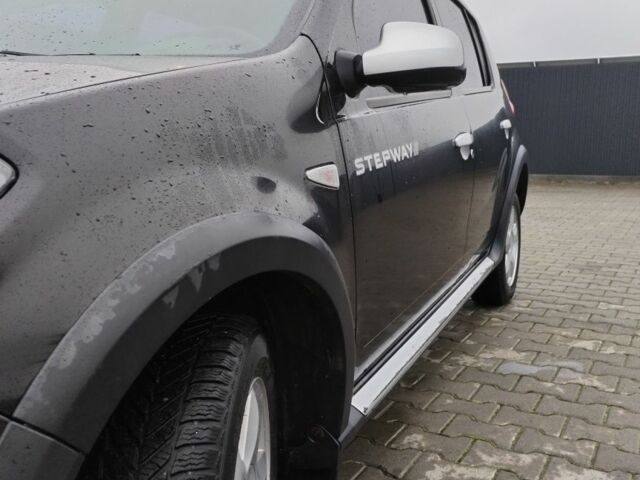 Черный Рено Сандеро, объемом двигателя 0 л и пробегом 60 тыс. км за 7299 $, фото 5 на Automoto.ua