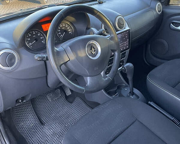 Черный Рено Сандеро, объемом двигателя 1.6 л и пробегом 98 тыс. км за 6600 $, фото 4 на Automoto.ua