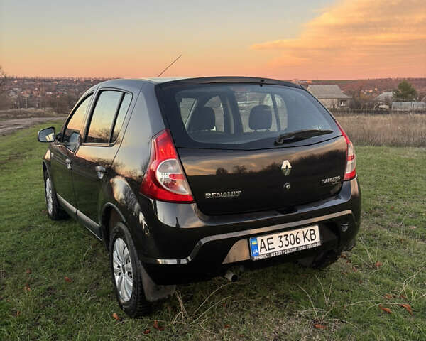 Черный Рено Сандеро, объемом двигателя 1.39 л и пробегом 189 тыс. км за 3999 $, фото 5 на Automoto.ua