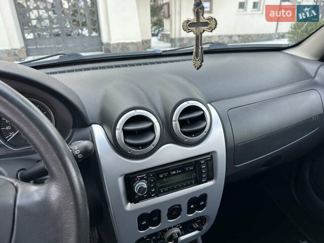 Черный Рено Сандеро, объемом двигателя 1.6 л и пробегом 79 тыс. км за 8850 $, фото 58 на Automoto.ua