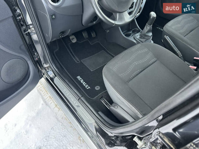 Черный Рено Сандеро, объемом двигателя 1.6 л и пробегом 79 тыс. км за 8850 $, фото 46 на Automoto.ua