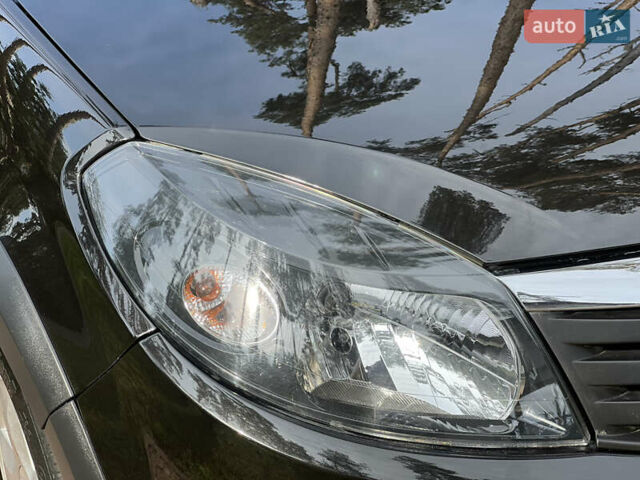 Черный Рено Сандеро, объемом двигателя 1.6 л и пробегом 81 тыс. км за 8950 $, фото 7 на Automoto.ua