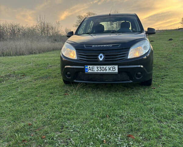 Черный Рено Сандеро, объемом двигателя 1.39 л и пробегом 189 тыс. км за 3999 $, фото 2 на Automoto.ua