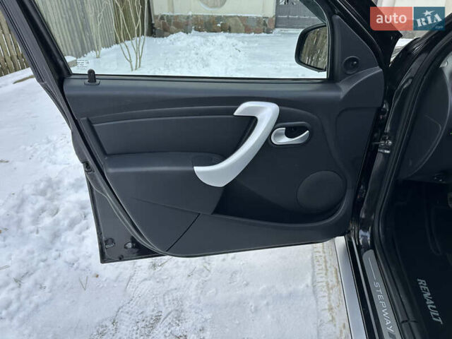 Черный Рено Сандеро, объемом двигателя 1.6 л и пробегом 79 тыс. км за 8850 $, фото 42 на Automoto.ua