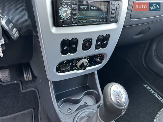 Черный Рено Сандеро, объемом двигателя 1.6 л и пробегом 79 тыс. км за 8850 $, фото 59 на Automoto.ua