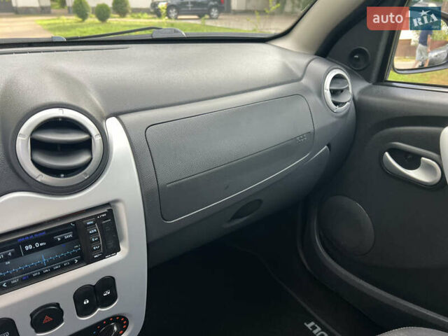 Чорний Рено Сандеро, об'ємом двигуна 1.6 л та пробігом 81 тис. км за 8700 $, фото 43 на Automoto.ua