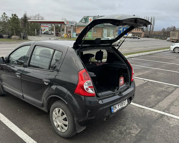 Черный Рено Сандеро, объемом двигателя 1.39 л и пробегом 112 тыс. км за 6000 $, фото 11 на Automoto.ua