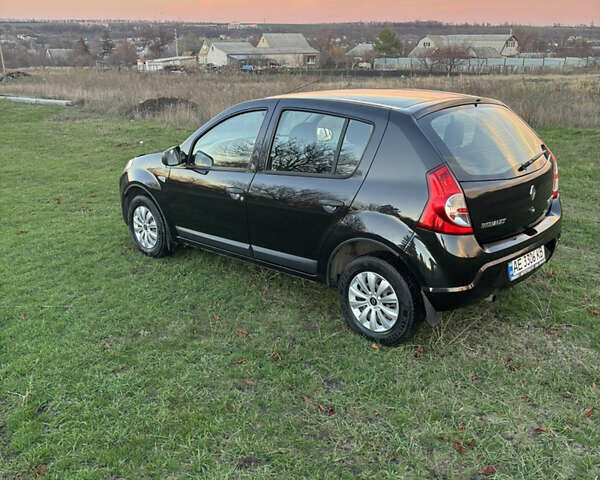 Черный Рено Сандеро, объемом двигателя 1.39 л и пробегом 189 тыс. км за 3999 $, фото 13 на Automoto.ua