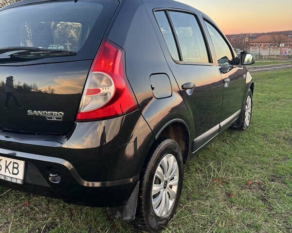 Черный Рено Сандеро, объемом двигателя 1.39 л и пробегом 189 тыс. км за 3999 $, фото 6 на Automoto.ua