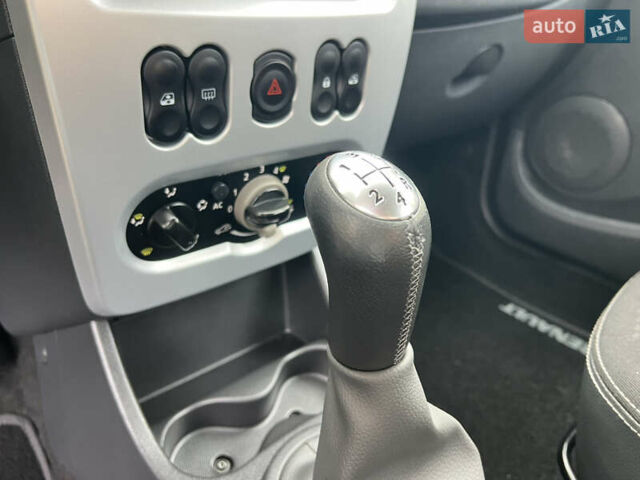 Чорний Рено Сандеро, об'ємом двигуна 1.6 л та пробігом 81 тис. км за 8700 $, фото 47 на Automoto.ua