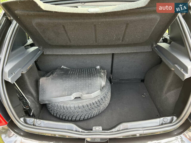 Чорний Рено Сандеро, об'ємом двигуна 1.6 л та пробігом 81 тис. км за 8700 $, фото 16 на Automoto.ua