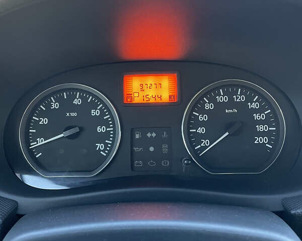 Черный Рено Сандеро, объемом двигателя 1.6 л и пробегом 98 тыс. км за 6600 $, фото 2 на Automoto.ua