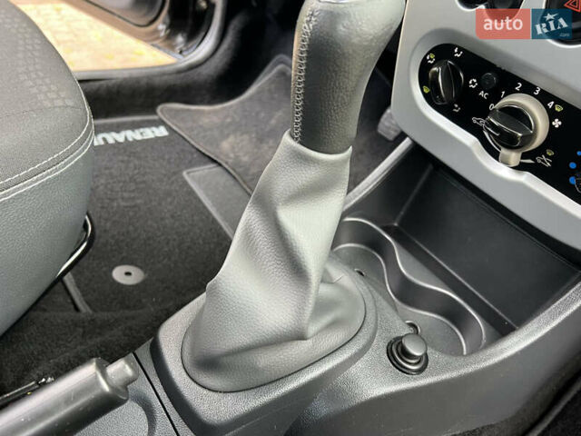 Чорний Рено Сандеро, об'ємом двигуна 1.6 л та пробігом 81 тис. км за 8700 $, фото 80 на Automoto.ua