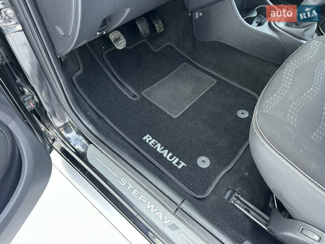 Черный Рено Сандеро, объемом двигателя 1.6 л и пробегом 79 тыс. км за 8850 $, фото 48 на Automoto.ua