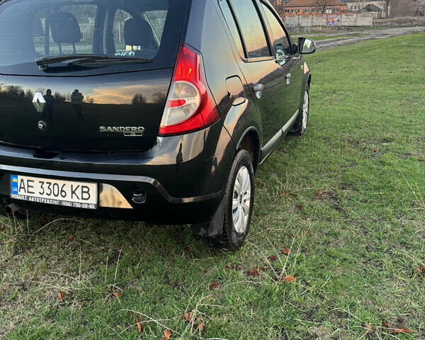 Черный Рено Сандеро, объемом двигателя 1.39 л и пробегом 189 тыс. км за 3999 $, фото 7 на Automoto.ua