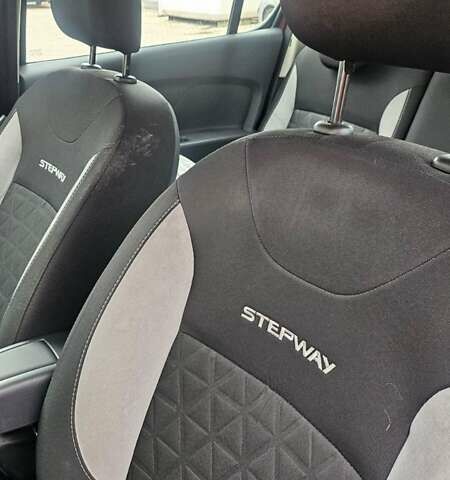 Черный Рено Сандеро, объемом двигателя 1.6 л и пробегом 160 тыс. км за 9000 $, фото 5 на Automoto.ua