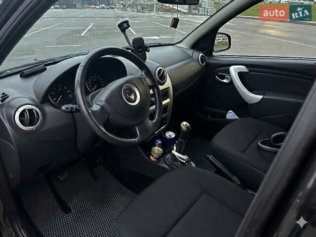 Черный Рено Сандеро, объемом двигателя 1.6 л и пробегом 132 тыс. км за 7500 $, фото 6 на Automoto.ua