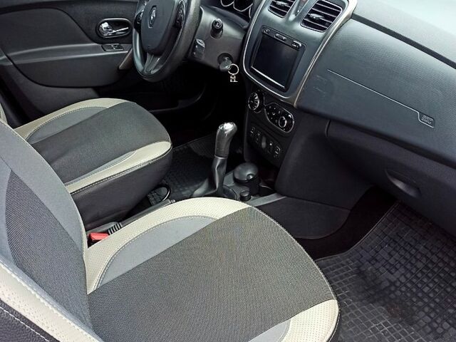 Черный Рено Сандеро, объемом двигателя 1.6 л и пробегом 48 тыс. км за 8500 $, фото 5 на Automoto.ua