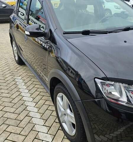 Черный Рено Сандеро, объемом двигателя 1.6 л и пробегом 160 тыс. км за 9000 $, фото 2 на Automoto.ua