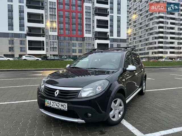 Черный Рено Сандеро, объемом двигателя 1.6 л и пробегом 132 тыс. км за 7500 $, фото 1 на Automoto.ua