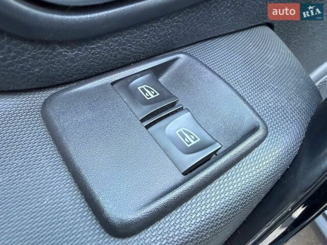 Черный Рено Сандеро, объемом двигателя 0.9 л и пробегом 62 тыс. км за 9790 $, фото 15 на Automoto.ua