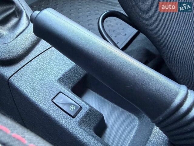 Черный Рено Сандеро, объемом двигателя 0.9 л и пробегом 62 тыс. км за 9790 $, фото 29 на Automoto.ua