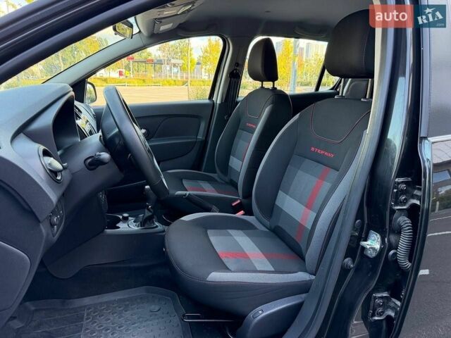 Черный Рено Сандеро, объемом двигателя 0.9 л и пробегом 62 тыс. км за 9790 $, фото 8 на Automoto.ua